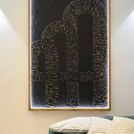 Under Bridge, Terremarine Apartmán