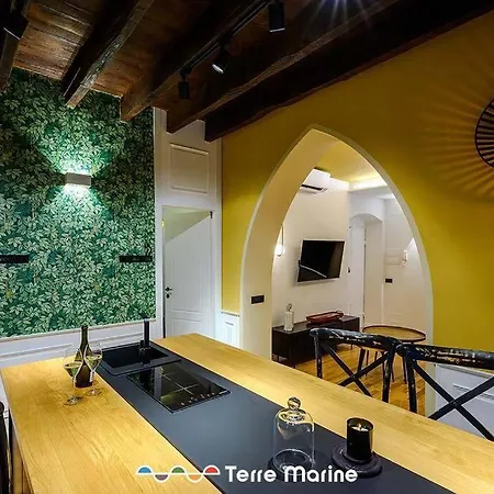 Apartament Under Bridge, Terremarine