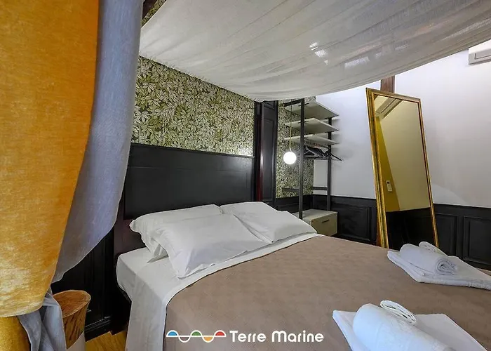 Under Bridge, Terremarine *