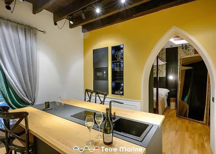 Apartman Under Bridge, Terremarine