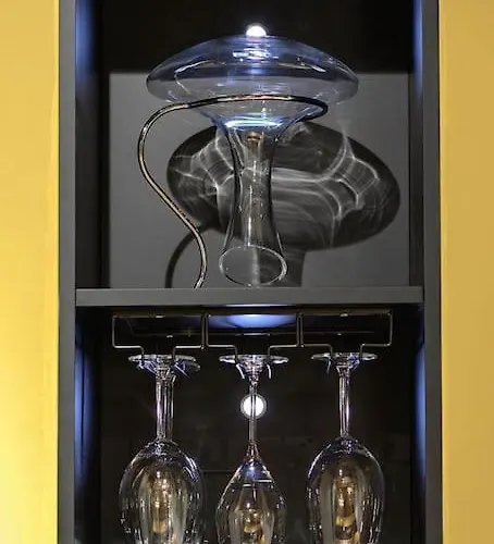 Apartment Under Bridge, Terremarine *