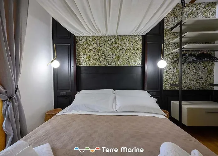 Under Bridge, Terremarine Apartman *