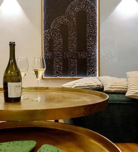 Apartman Under Bridge, Terremarine